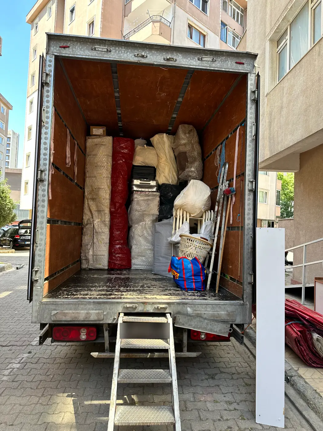 Göktürk nakliyat: yüklemesi tamamlanmış kapalı kasa kamyon