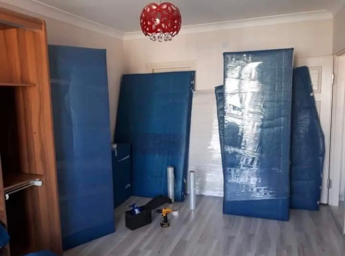 Göktürk nakliyat: mavi paketli dolaplar